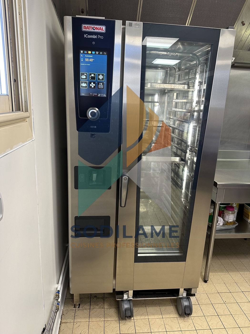 Four mixte Rational iCombi Pro 20 niveaux installé en cuisine de collectivité par SODILAME